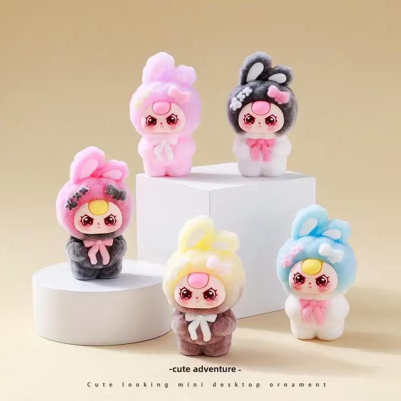 Hot Genuine Mini Figures Deskt - Car Accessories Girl avis et prix